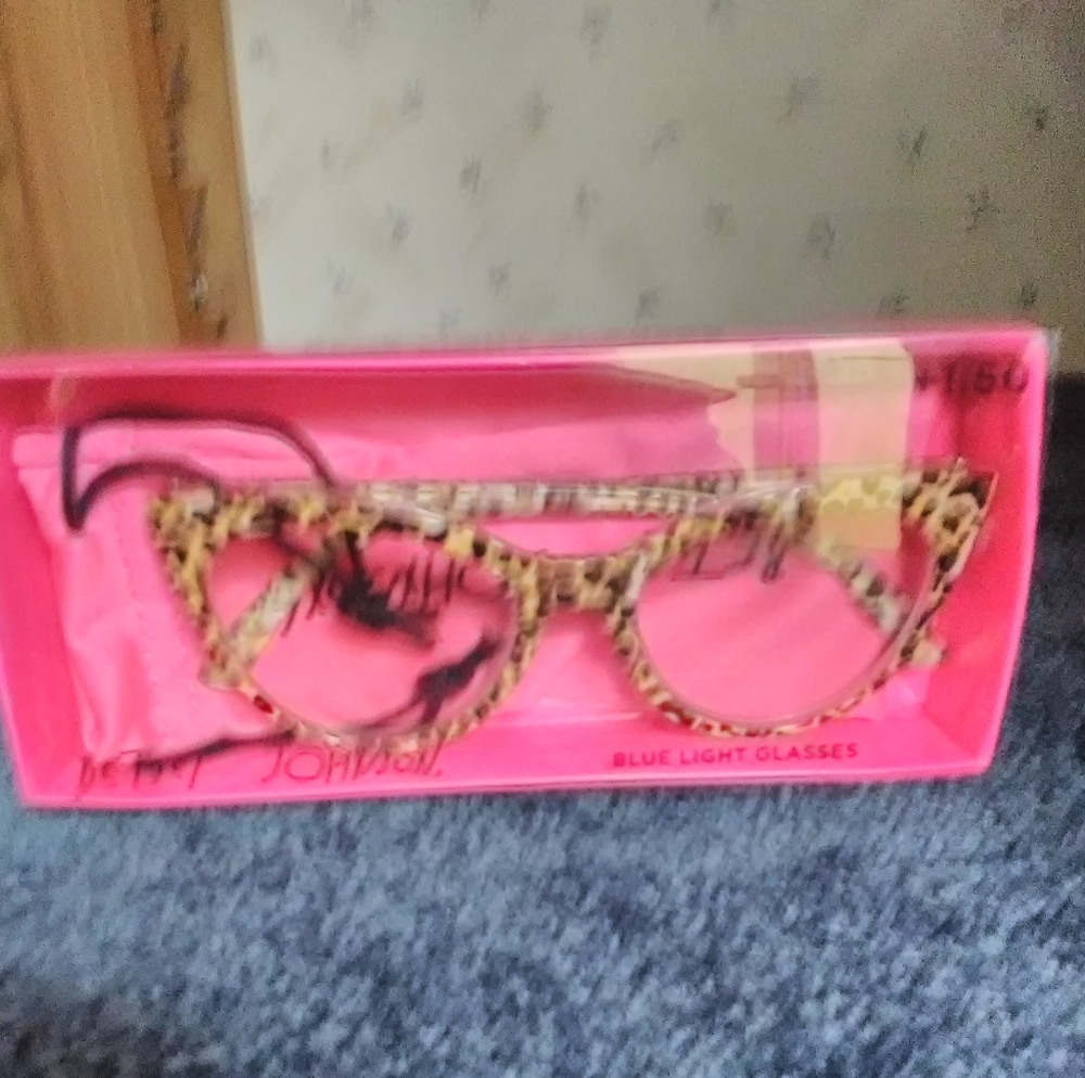 NWT Betsey Johnson reading glasses